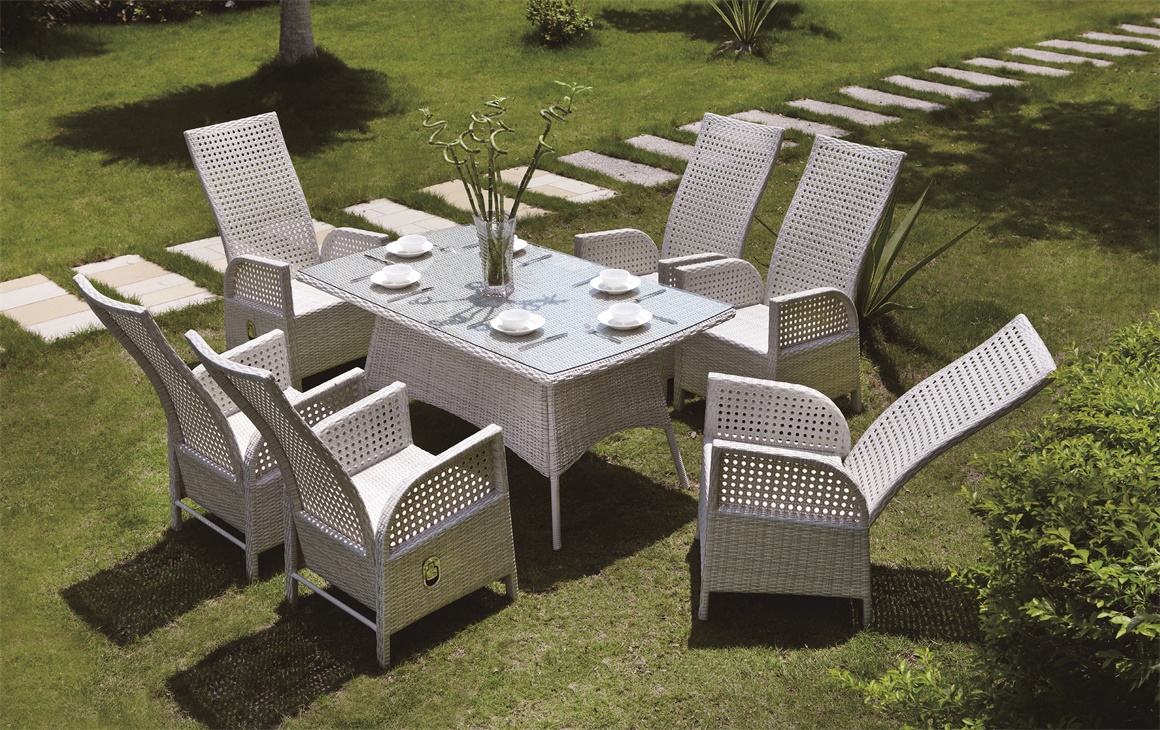 Grand Adjustable Wicker Dining Set