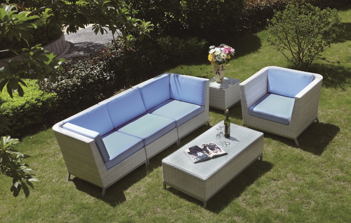 Generous Wicker Sofa Set